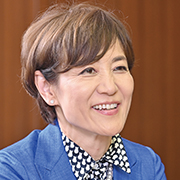 安田結子氏